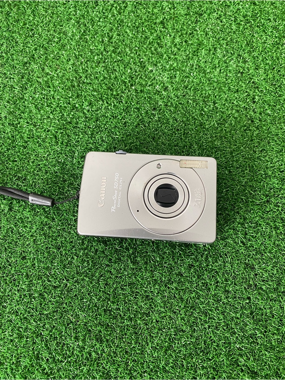 Canon Powershot SD750 Digital ELPH Camera
Jun 026)